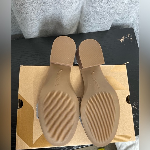 KOOLABURRA ORTHOLITE BY UGG gray studded block heel sandals | 8.5 - Picture 6 of 7